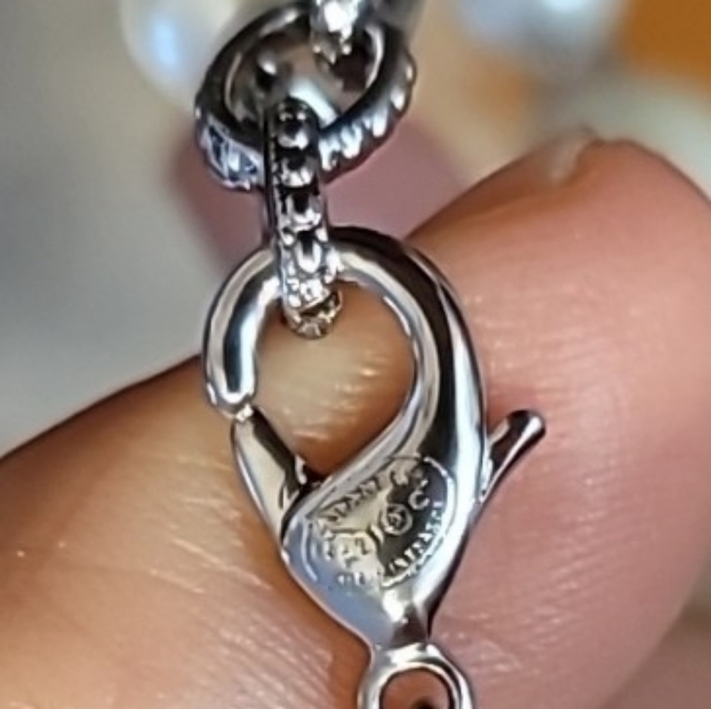 CHANEL authentic gorgeous CZ Silver and Pearl Necklace - Picture 6 of 7